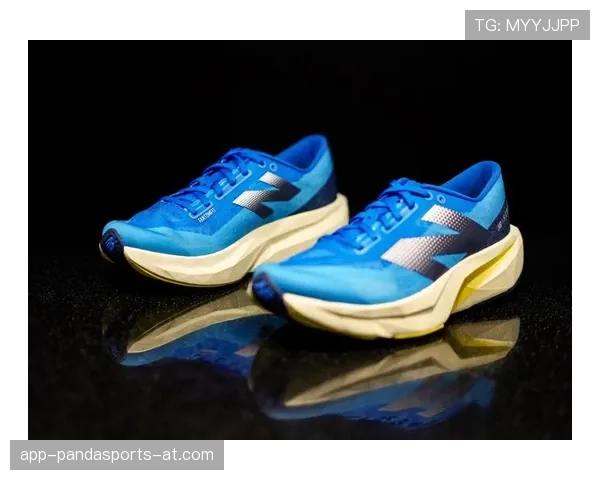 萨卡今天训练鞋直接换成了刚买的名牌，感觉他就差开车上场了！